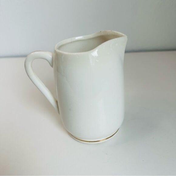 Knotts Berry Farm Vintage Berry Syrup Pitcher Flaw - Picture 2 of 4